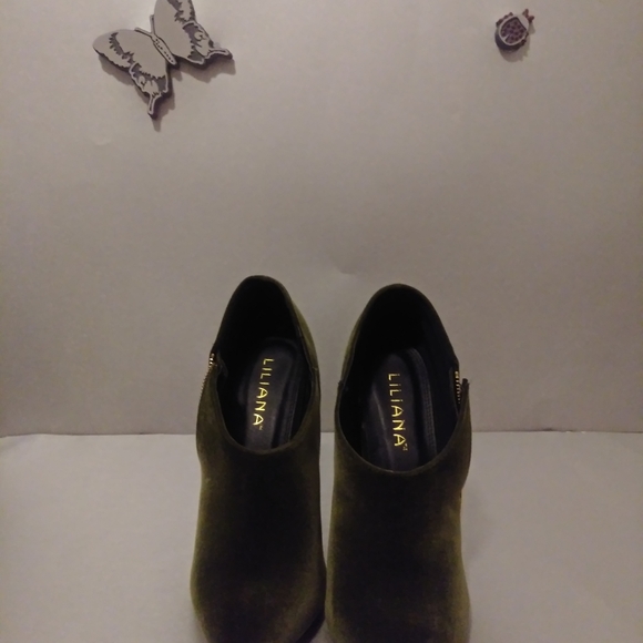 Shoes - Picture 3 of 3